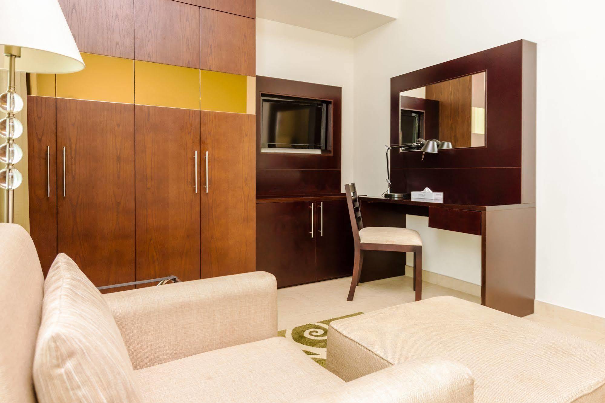 Tower Hotel Apartments アブダビ エクステリア 写真