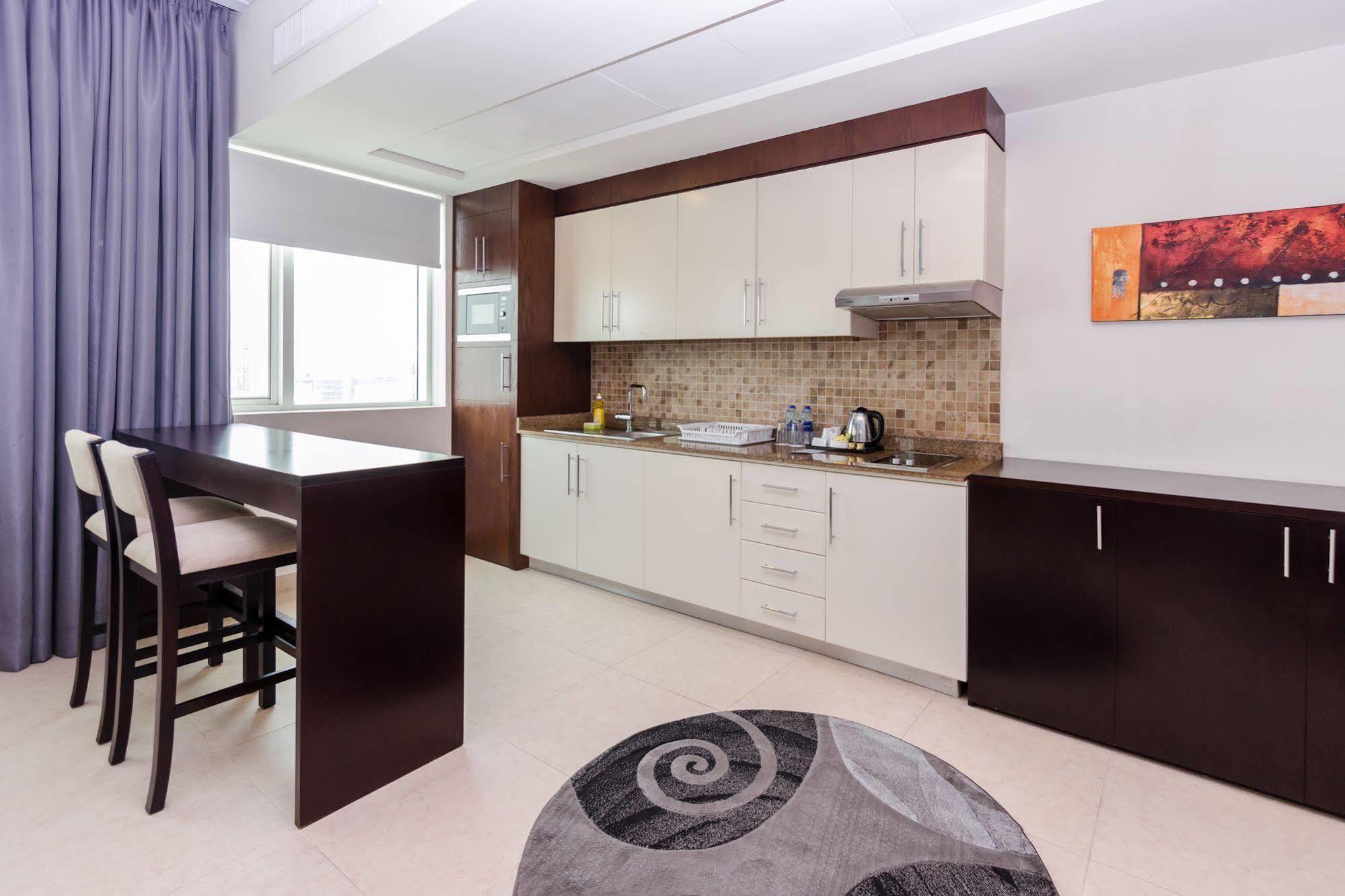 Tower Hotel Apartments アブダビ エクステリア 写真
